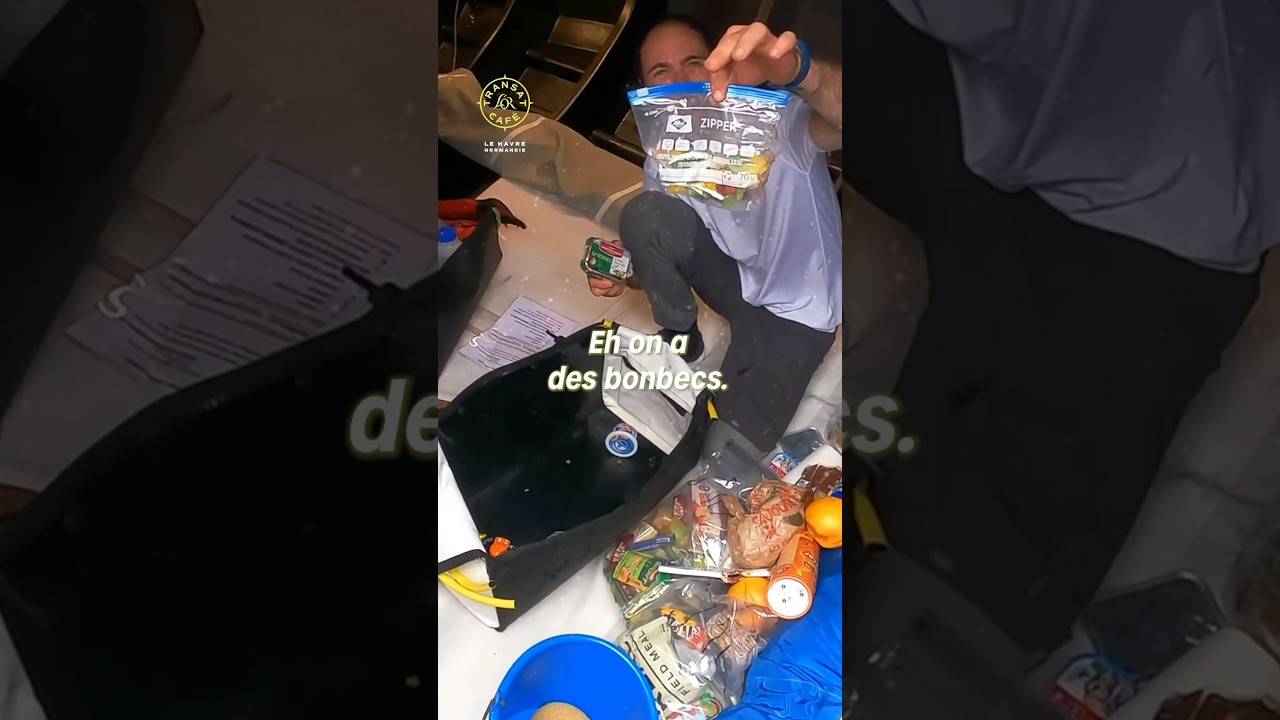 À bord, le repas c’est sacré ! Même entre deux manoeuvres 😋 #TransatCaféLOR