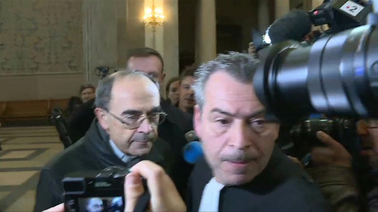 Procès en appel à Lyon: arrivée de Barbarin, son avocat et des victimes | AFP Images