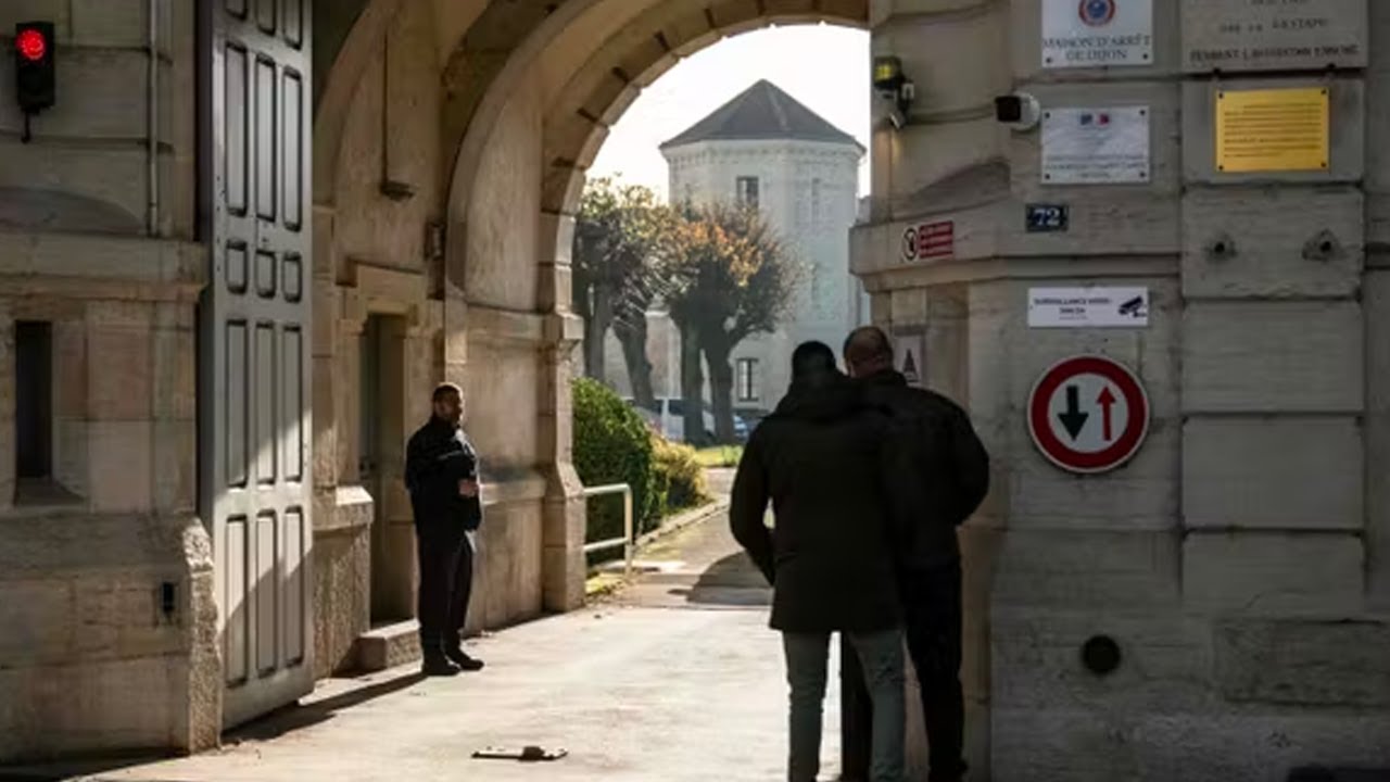 Dijon : l'un des deux évadés de la maison d'arrêt a été interpellé, annonce Laurent Nuñez