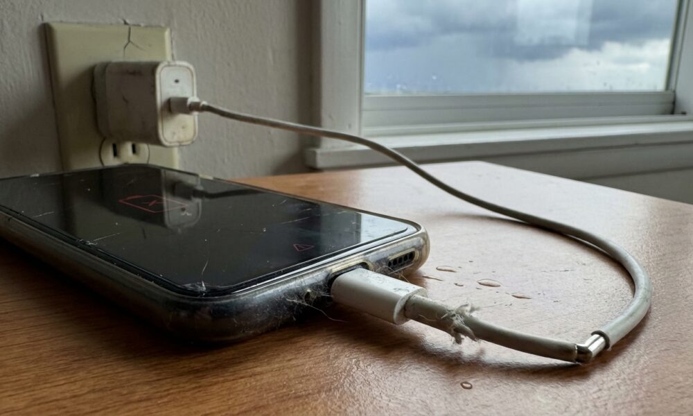 découvrez les 10 causes possibles pour lesquelles votre téléphone ne charge plus et apprenez comment résoudre ce problème courant rapidement et facilement.