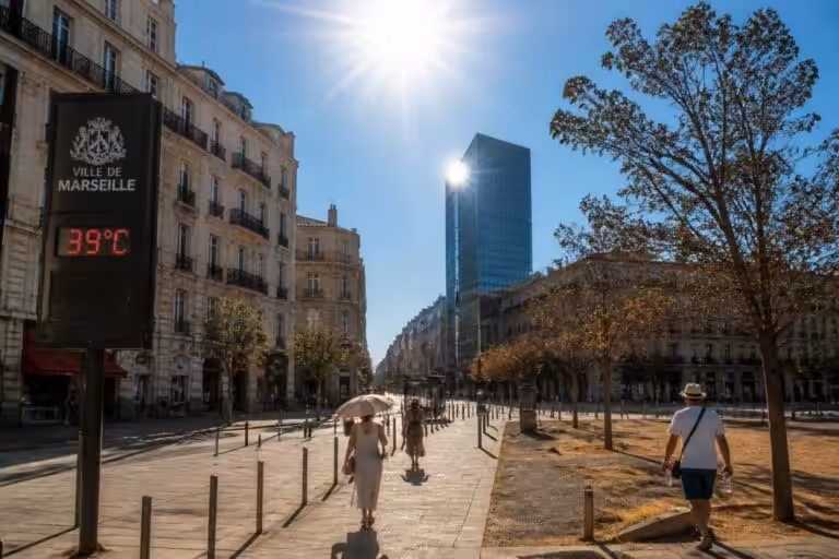 La canicule s’étend : jusqu’à 40 °C attendus et près de 40 départements en alerte météo